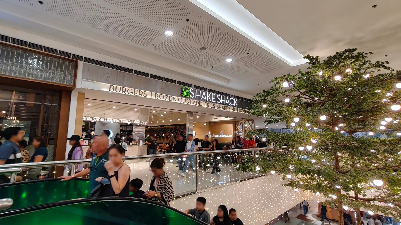 SHAKE SHACK in SM City North EDSA